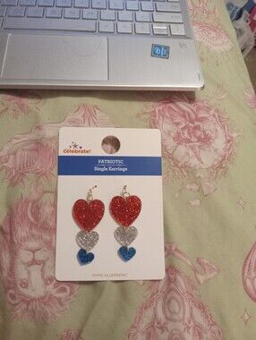 NWT Patriotic 4th Of July Sparkle Heart Dangle Earrings